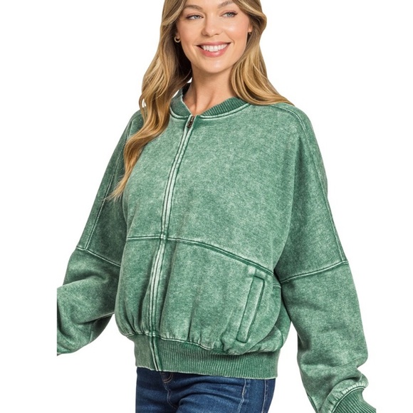 NWOT Zenana Outfitters Acid Wash Green Sweatshirt - Picture 3 of 3